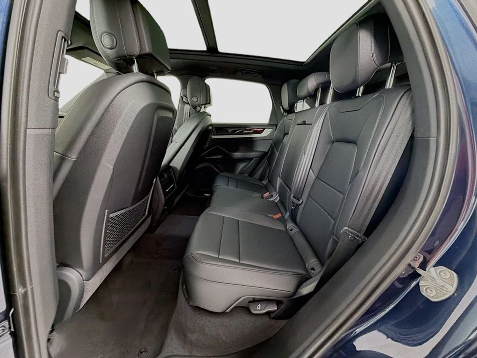 2025 Porsche Cayenne - Image 23 of 31