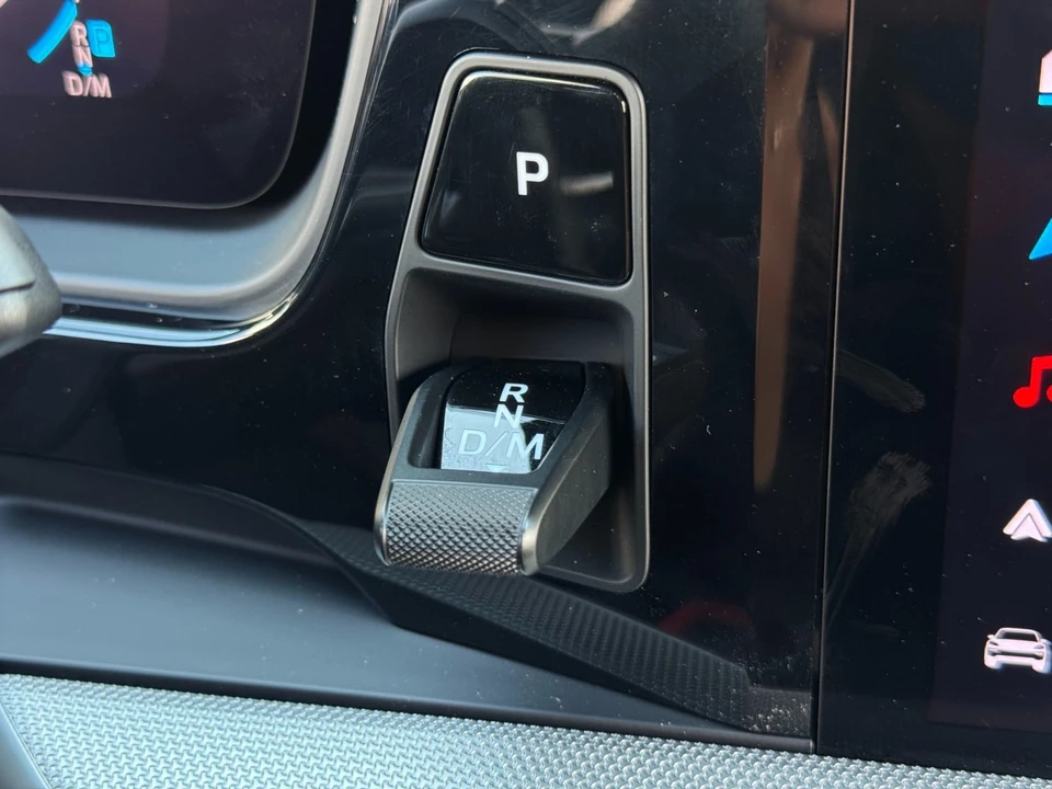 2025 Porsche 9Y0/9Y3 Cayenne - Image 25 of 31