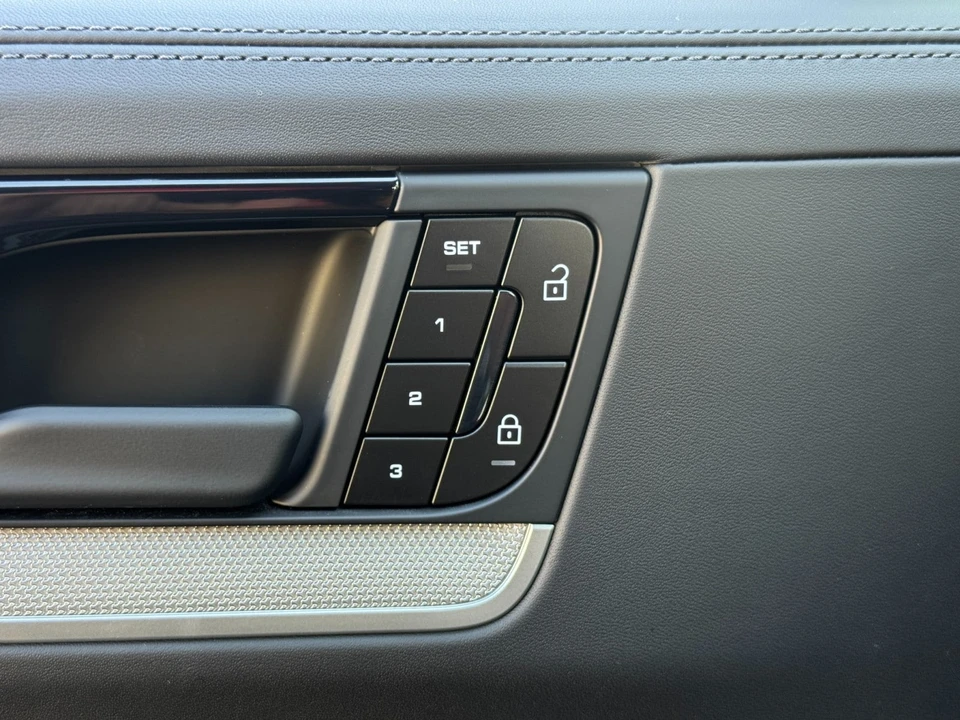 2025 Porsche 9Y0/9Y3 Cayenne - Image 18 of 31