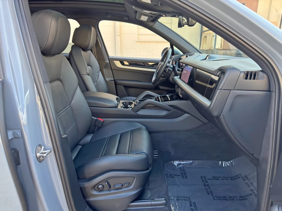 2025 Porsche 9Y0/9Y3 Cayenne - Image 16 of 31