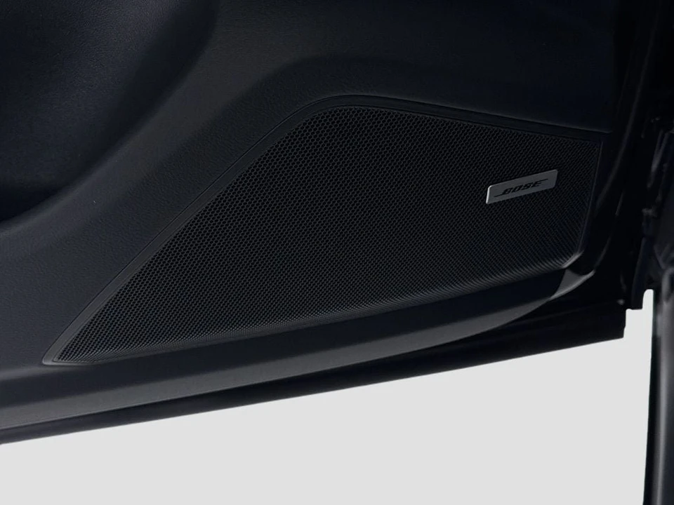 2025 Porsche Cayenne - Image 13 of 31