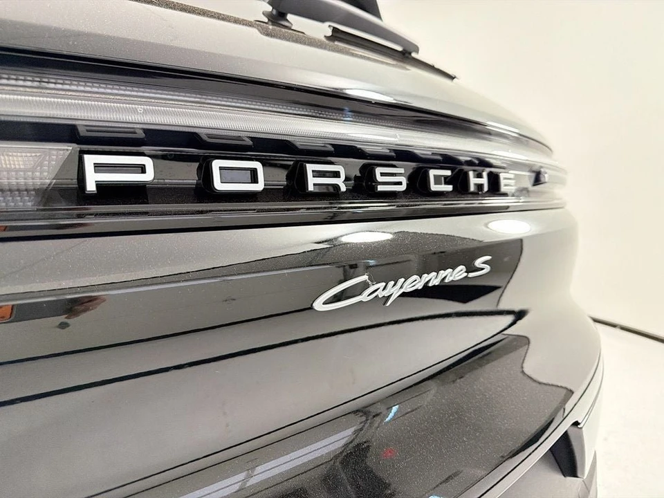 2025 Porsche Cayenne - Image 11 of 31