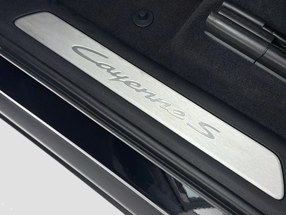 2025 Porsche Cayenne - Image 16 of 31
