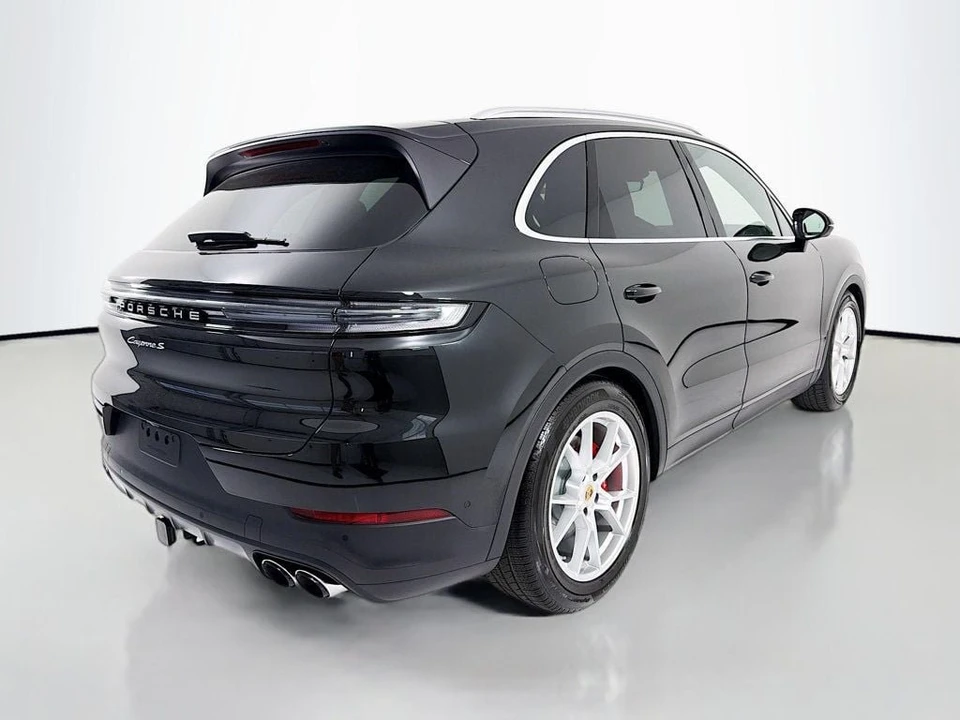 2025 Porsche Cayenne - Image 9 of 31