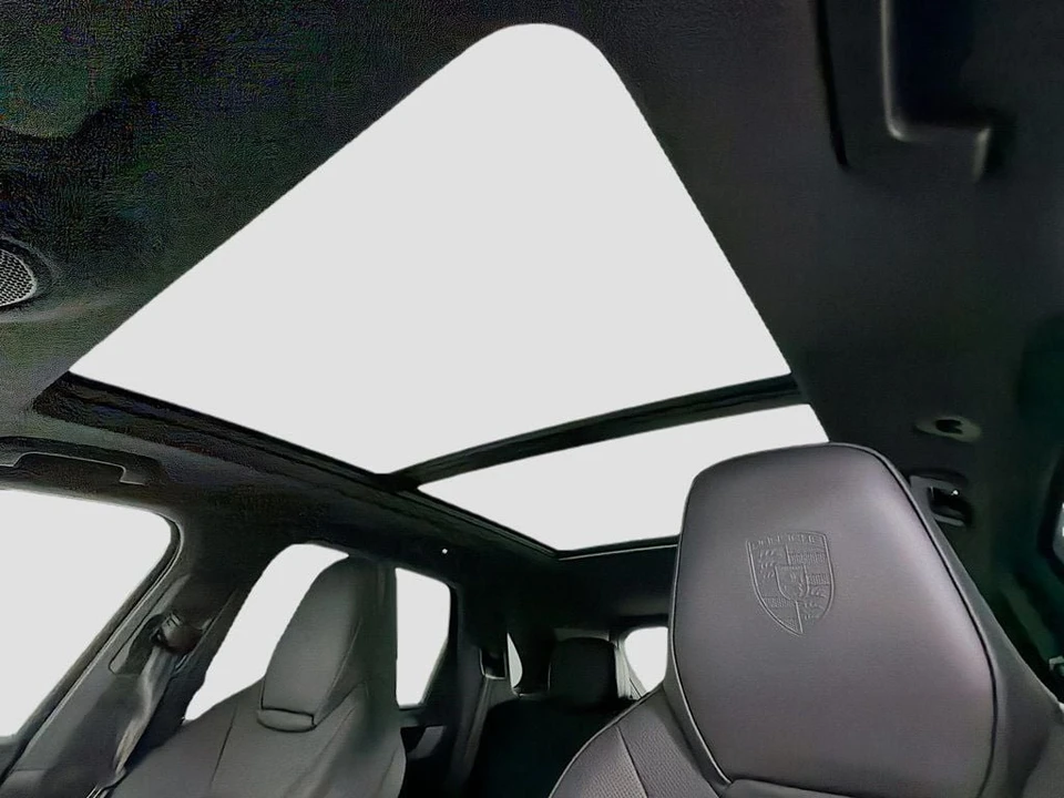 2025 Porsche Cayenne - Image 24 of 31