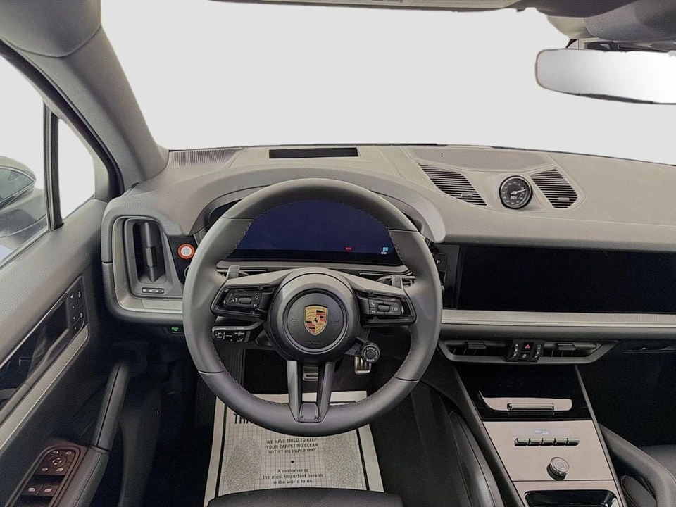 2025 Porsche Cayenne - Image 26 of 31