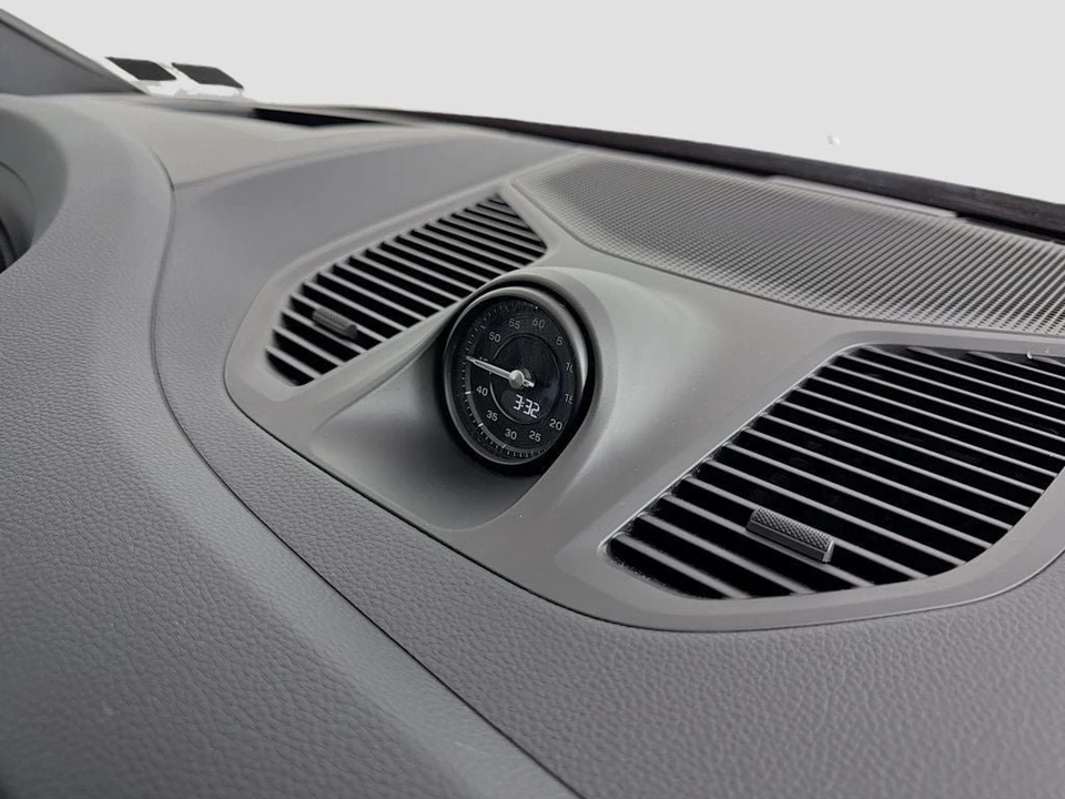 2025 Porsche Cayenne - Image 28 of 31