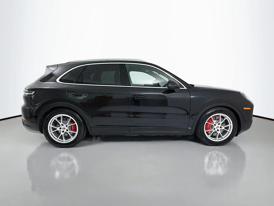 2025 Porsche Cayenne - Image 8 of 31
