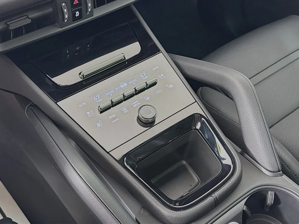2025 Porsche Cayenne - Image 22 of 31