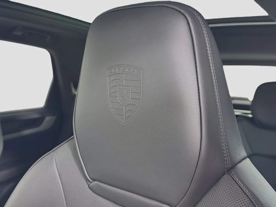 2025 Porsche Cayenne - Image 14 of 31