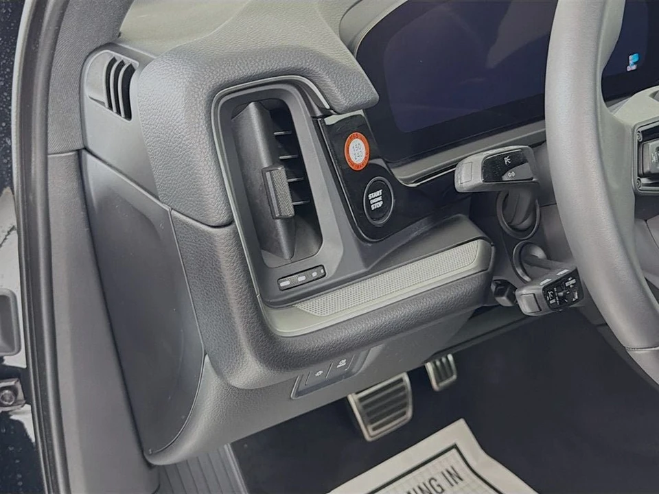 2025 Porsche Cayenne - Image 15 of 31