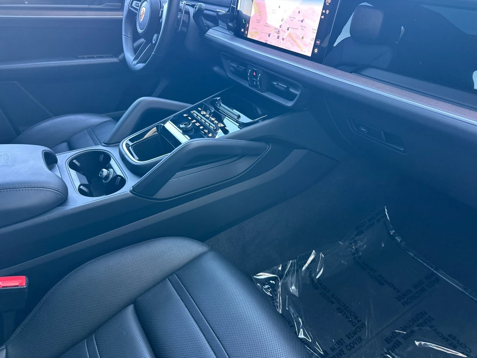 2025 Porsche 9Y0/9Y3 Cayenne S - Image 23 of 29