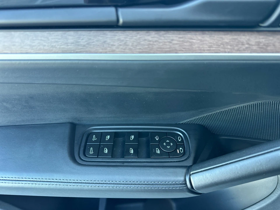 2025 Porsche 9Y0/9Y3 Cayenne S - Image 28 of 29