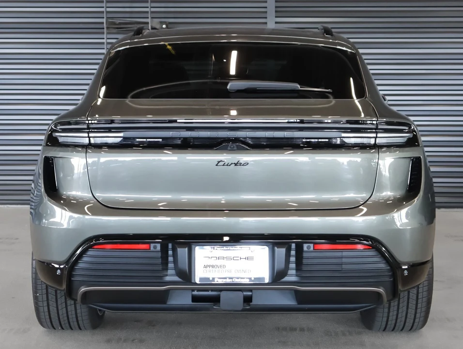 2025 Porsche Macan Electric - Image 9 of 27