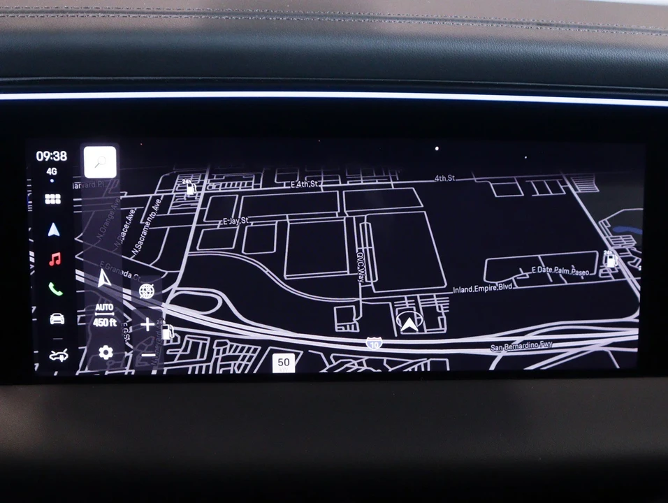 2025 Porsche Macan Electric - Image 17 of 27