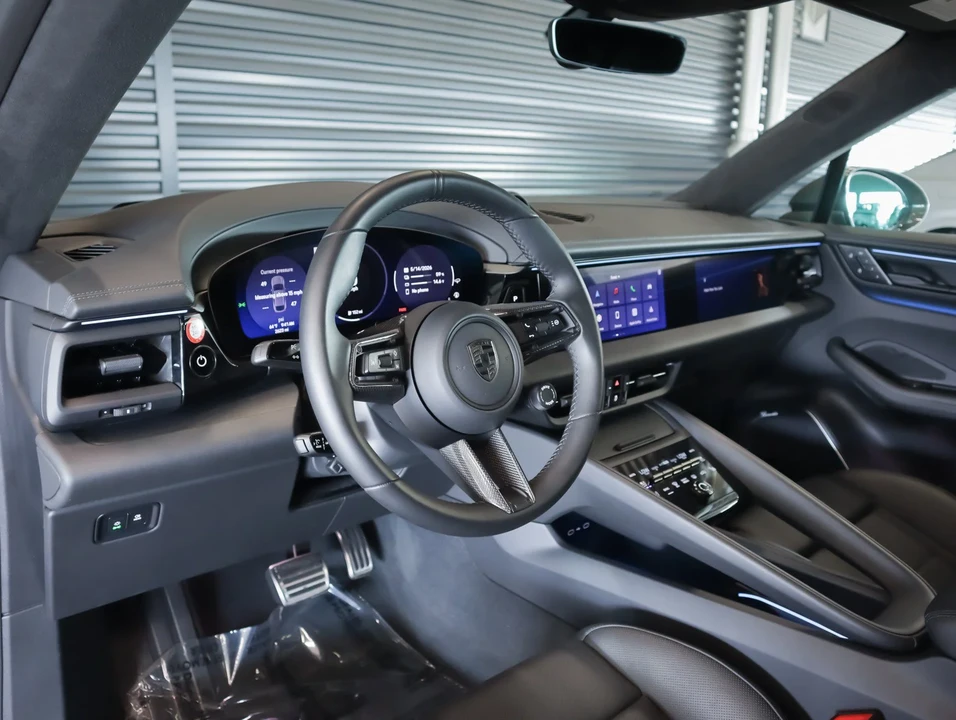 2025 Porsche Macan Electric - Image 4 of 27