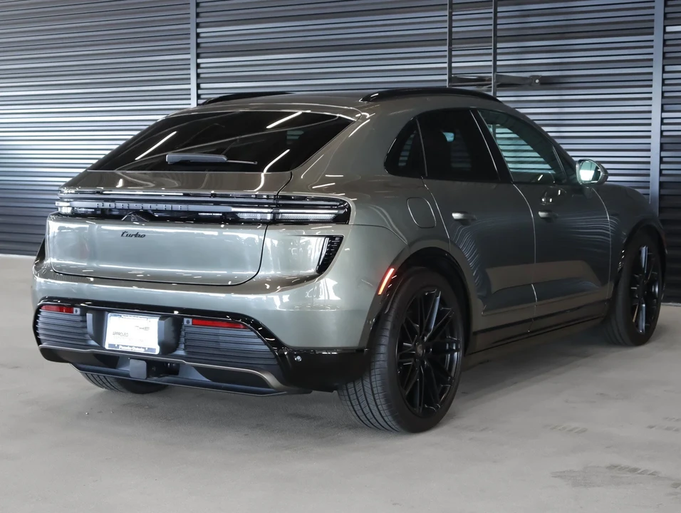 2025 Porsche Macan Electric - Image 10 of 27