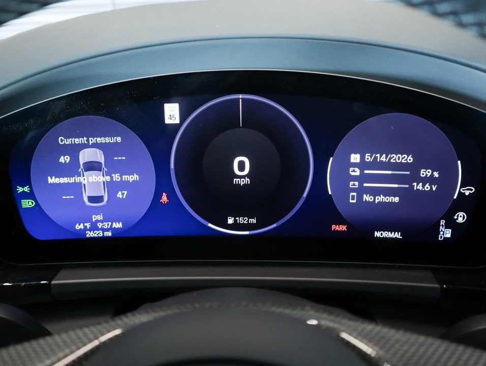 2025 Porsche Macan Electric - Image 14 of 27