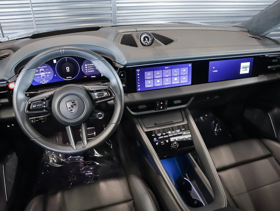 2025 Porsche Macan Electric - Image 15 of 27
