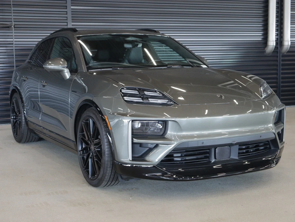 2025 Porsche Macan Electric - Image 7 of 27