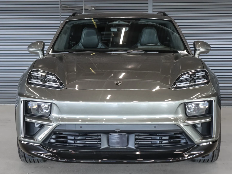 2025 Porsche Macan Electric - Image 8 of 27