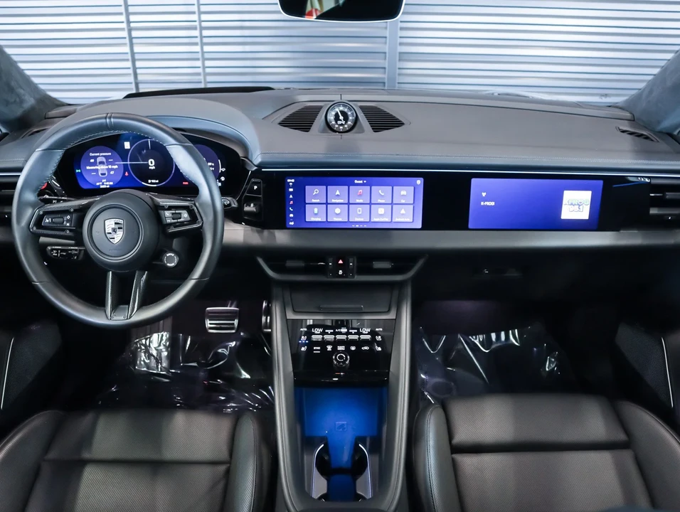 2025 Porsche Macan Electric - Image 11 of 27