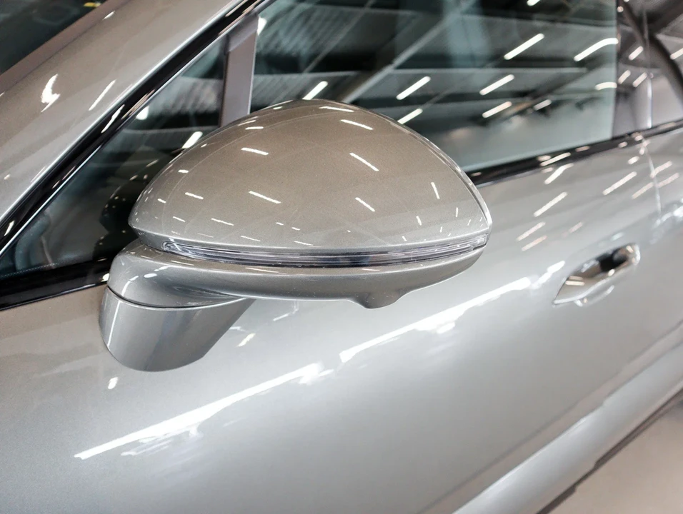 2025 Porsche Macan Electric - Image 24 of 27