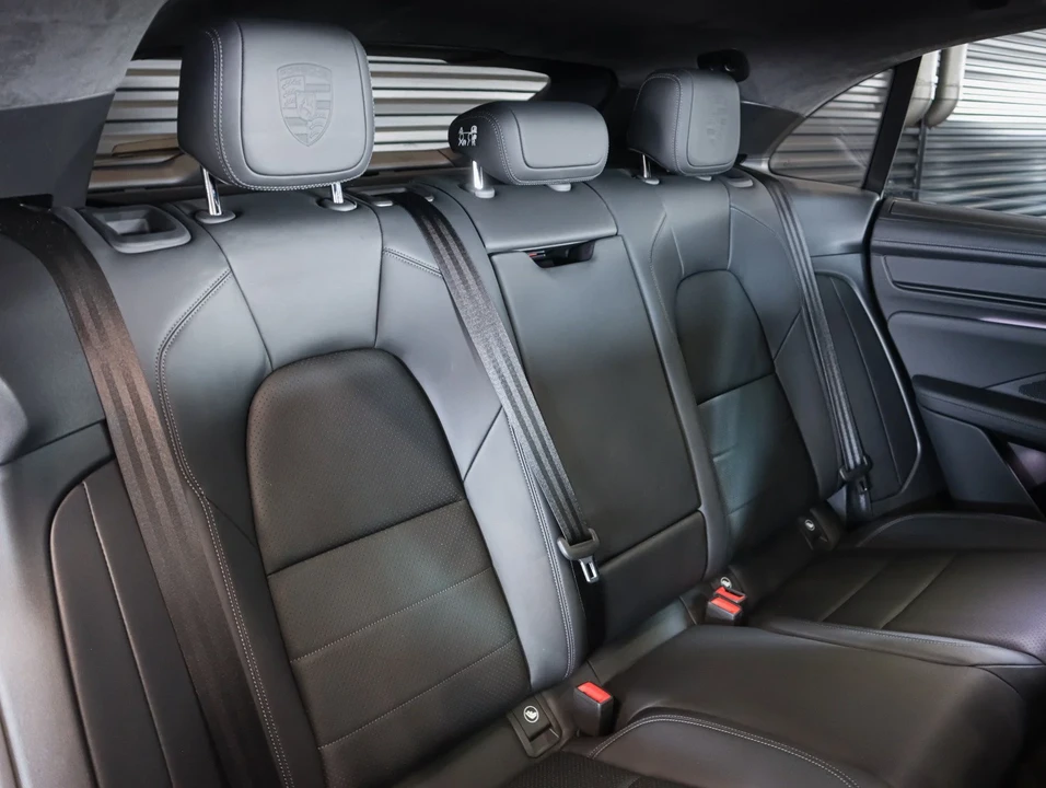 2025 Porsche Macan Electric - Image 6 of 27