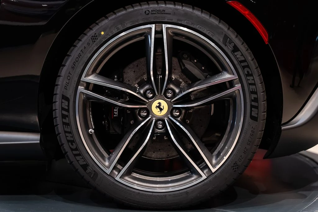 2026 Ferrari Roma - Image 14 of 31