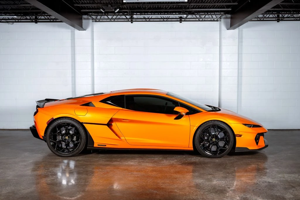 2026 Lamborghini Temerario - Image 2 of 31