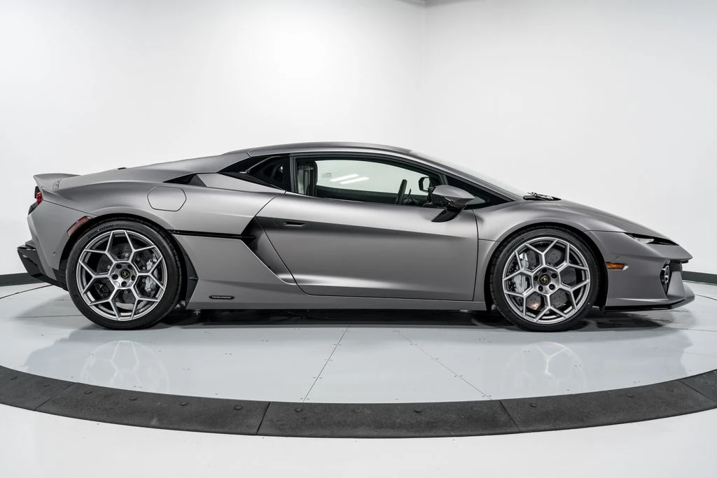 2026 Lamborghini Temerario - Image 2 of 31