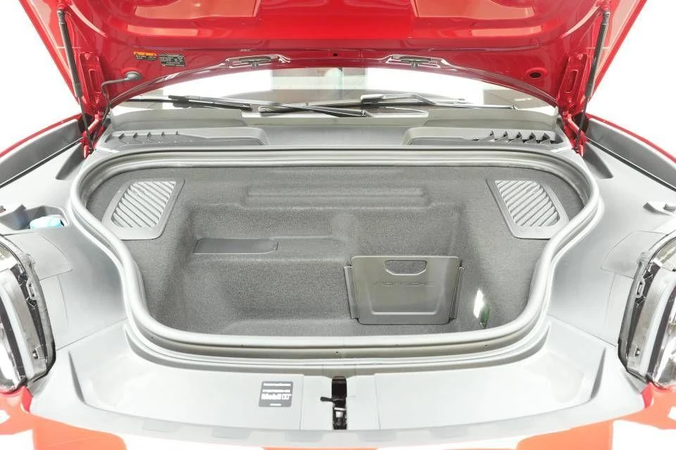2026 Porsche Macan Electric - Image 30 of 31