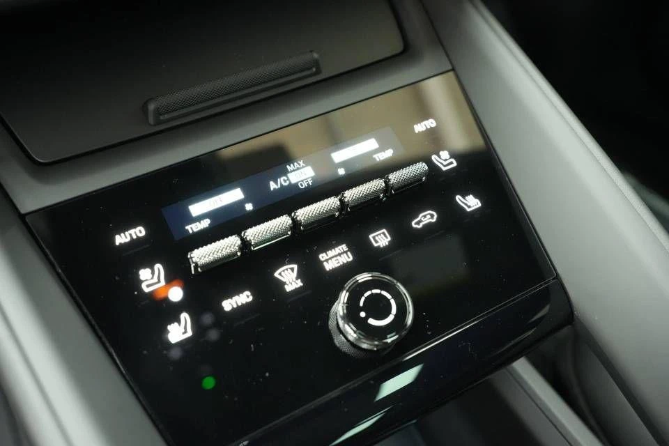 2026 Porsche Macan Electric - Image 24 of 31