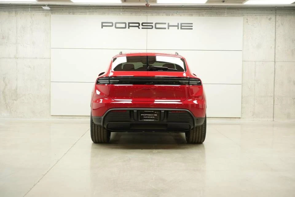 2026 Porsche Macan Electric - Image 7 of 31