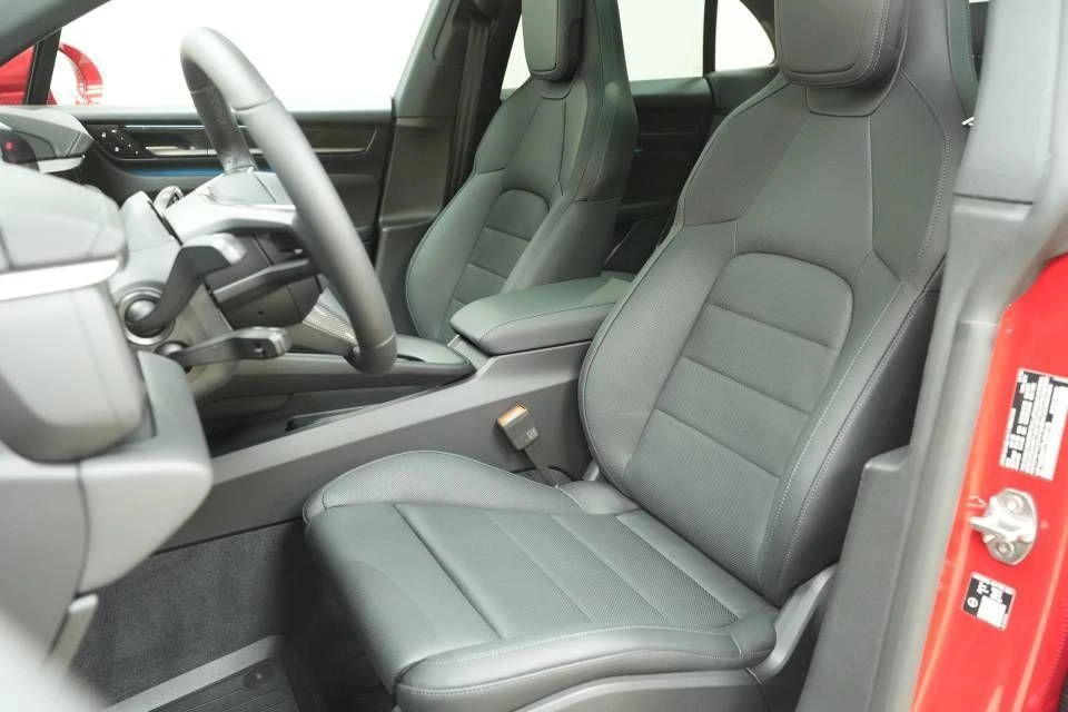 2026 Porsche Macan Electric - Image 6 of 31