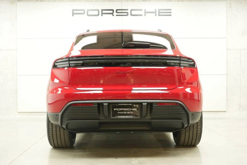 2026 Porsche Macan Electric - Image 13 of 31