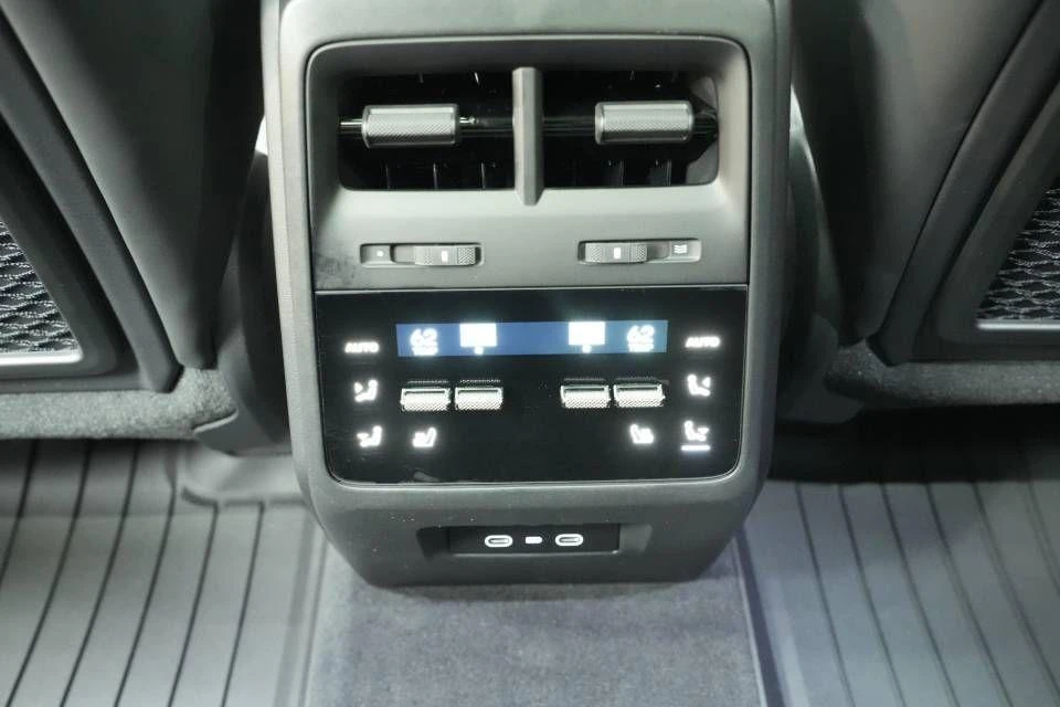 2026 Porsche Macan Electric - Image 26 of 31