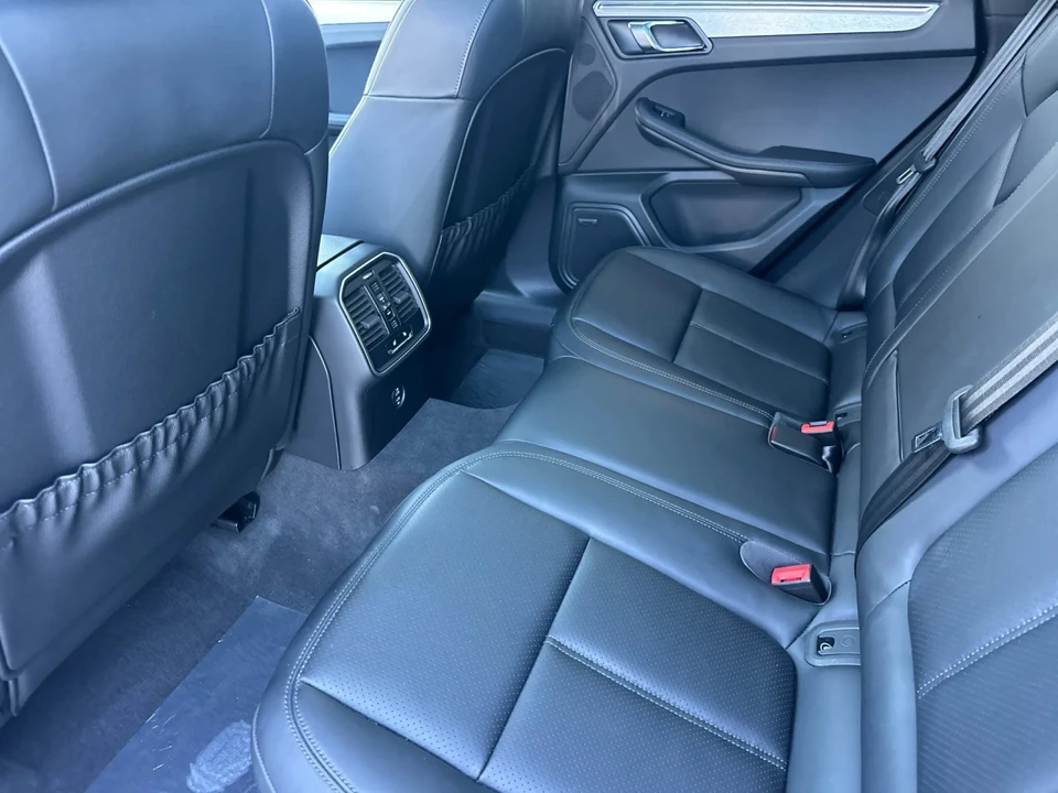 2026 Porsche Macan - Image 13 of 29