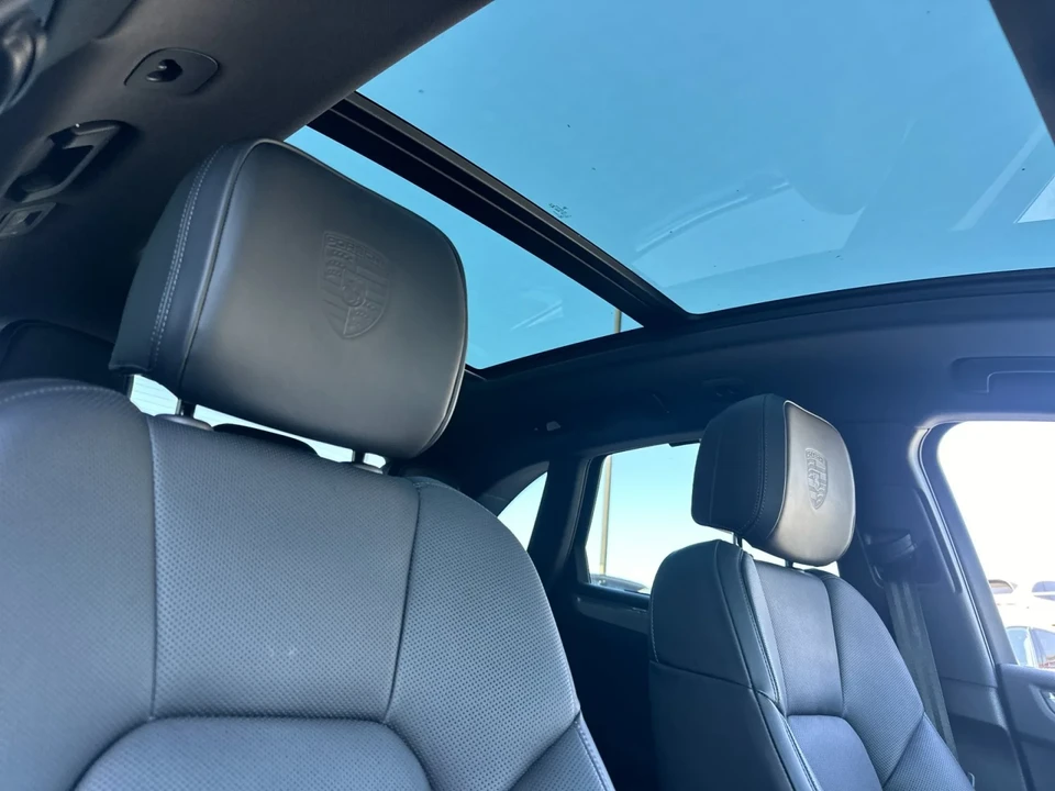 2026 Porsche Macan - Image 17 of 29