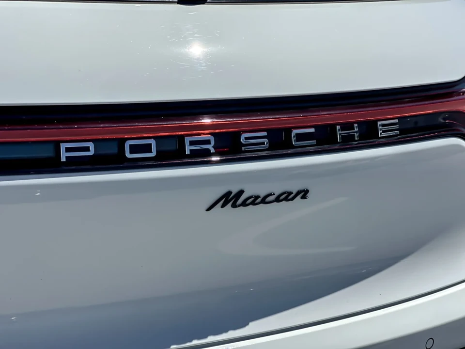 2026 Porsche Macan - Image 27 of 29