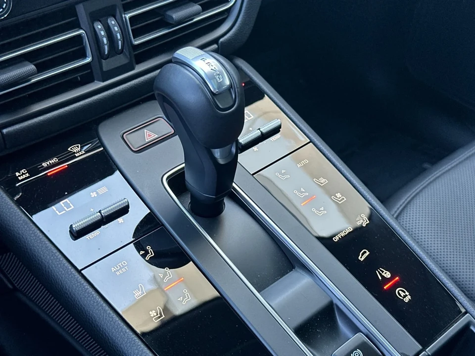 2026 Porsche Macan - Image 22 of 29