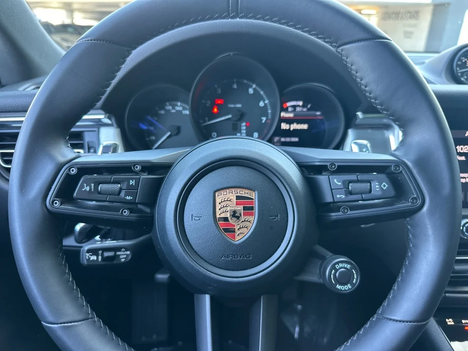 2026 Porsche Macan - Image 23 of 29