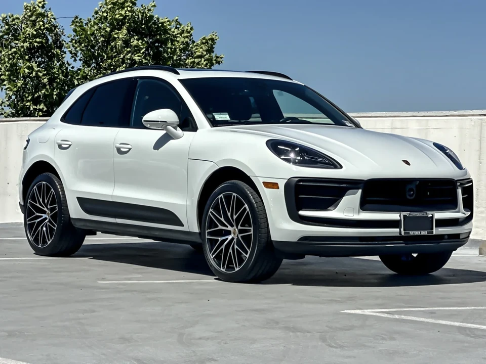 2026 Porsche Macan - Image 10 of 29