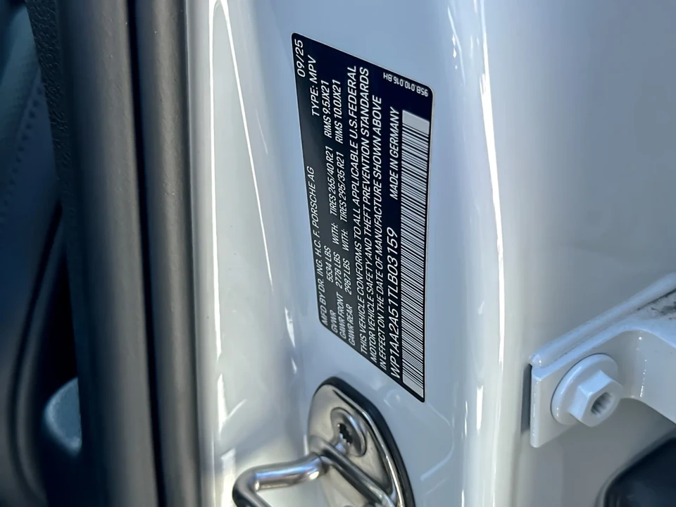 2026 Porsche Macan - Image 28 of 29