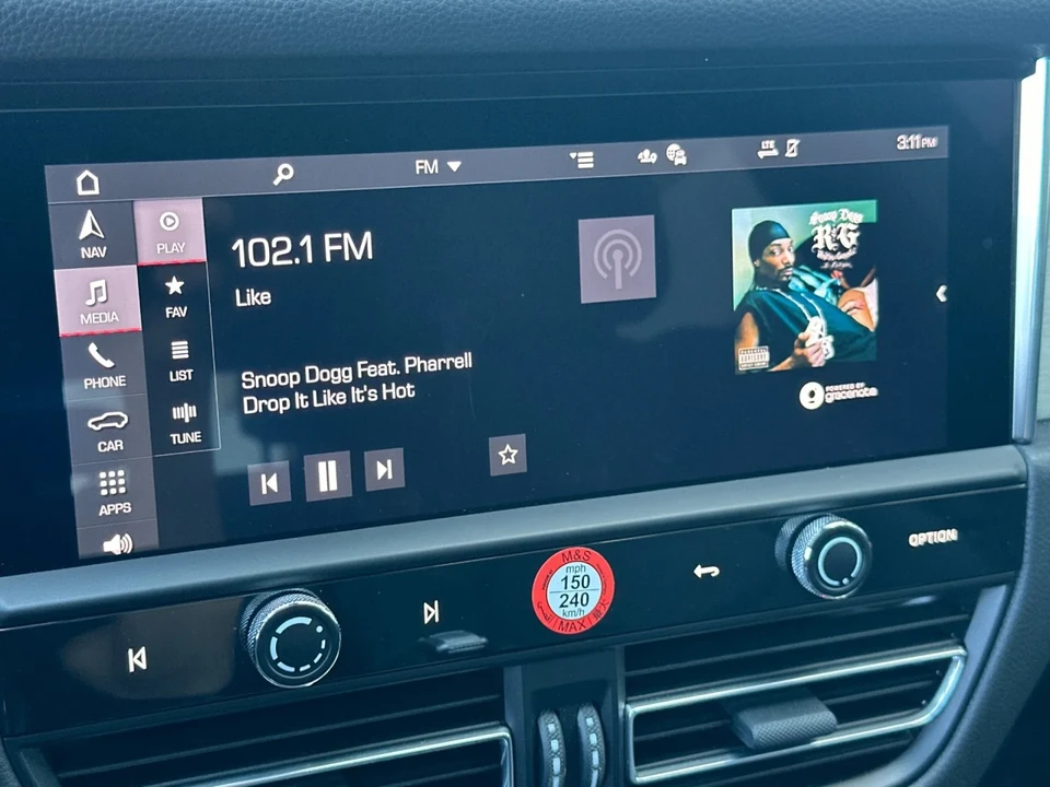 2026 Porsche Macan - Image 18 of 29