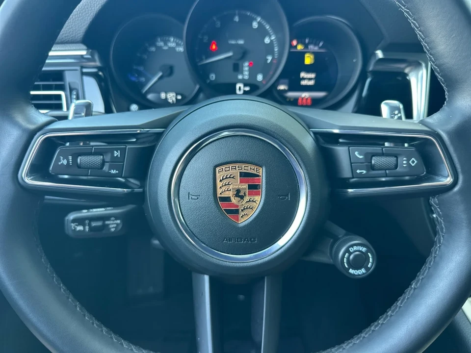 2026 Porsche Macan - Image 23 of 29