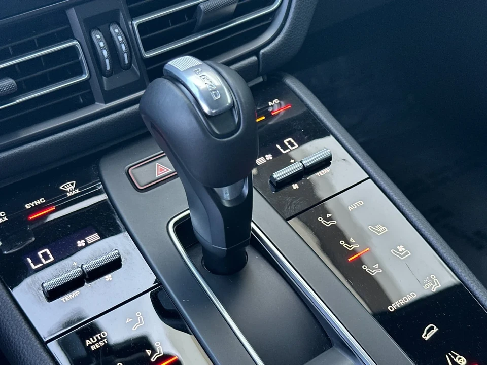 2026 Porsche Macan - Image 22 of 29
