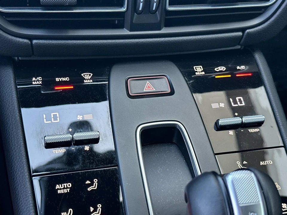 2026 Porsche Macan - Image 21 of 29