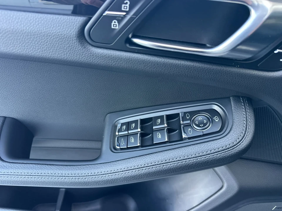 2026 Porsche Macan - Image 12 of 29