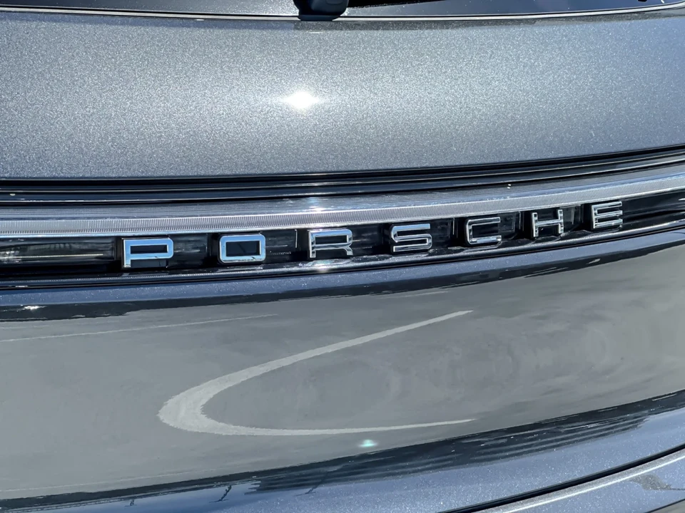 2026 Porsche Macan - Image 27 of 29